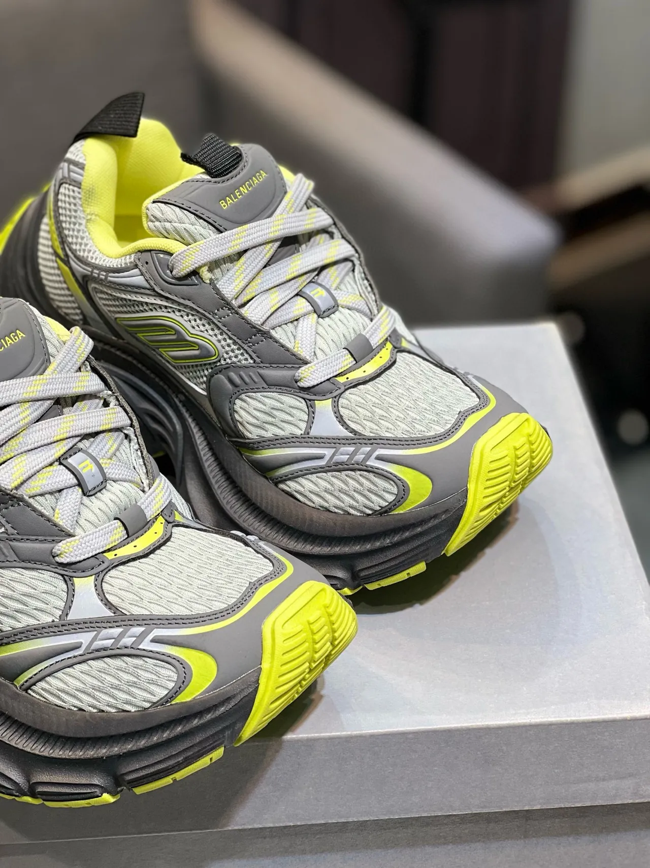 Balenciaga Track Trainer Gris et Jaune Néon Sneakers Chunky 9