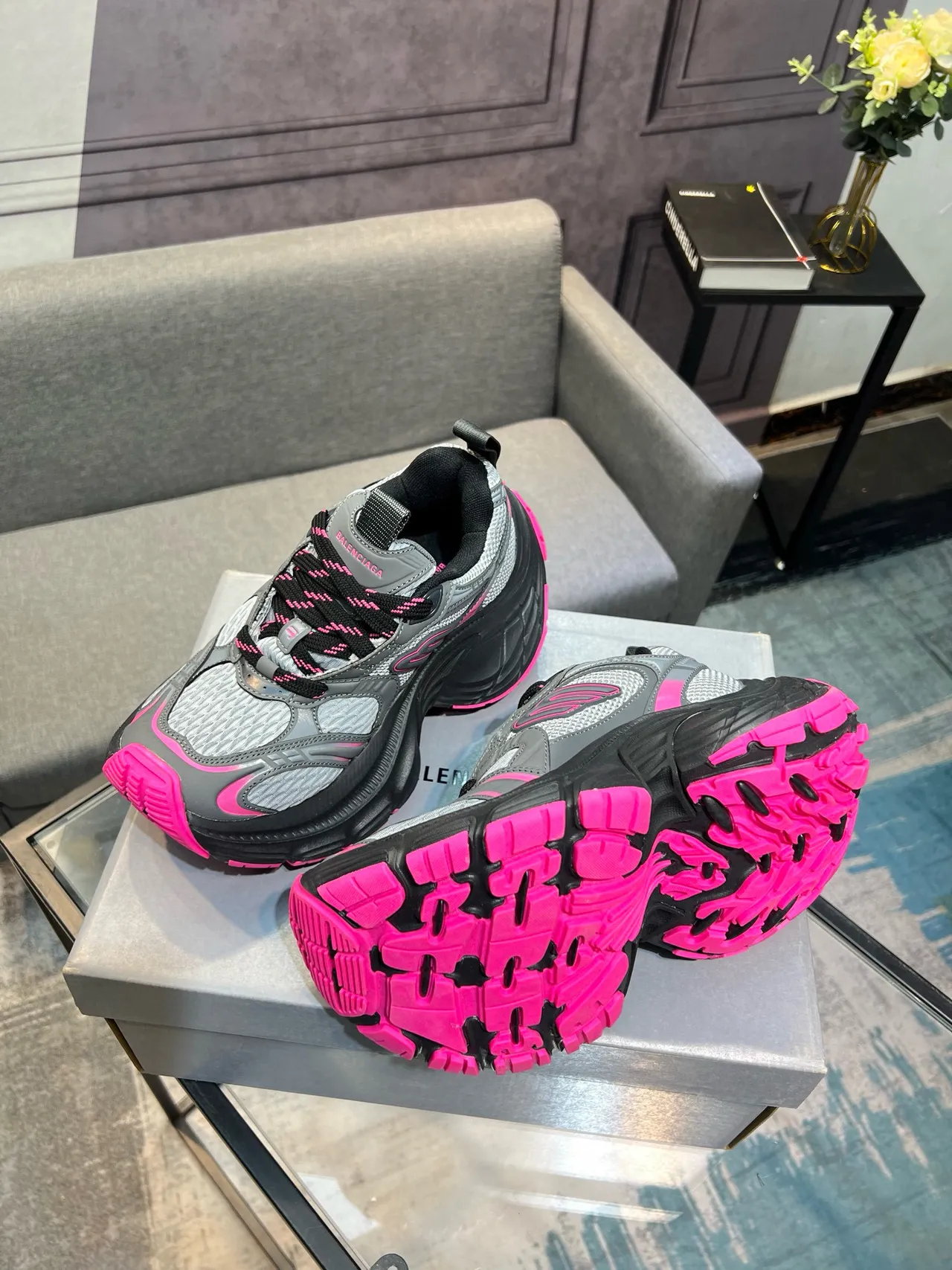 Balenciaga Track Trainer gris noir rose chunky sneakers 4