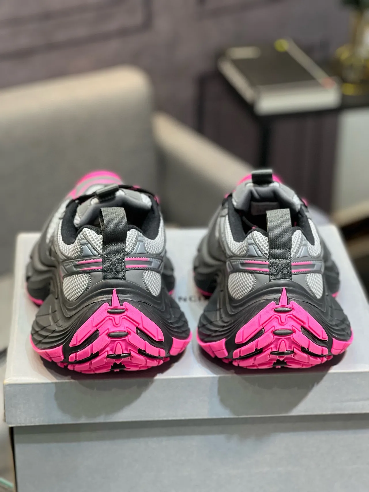 Balenciaga Track Trainer gris noir rose chunky sneakers 8