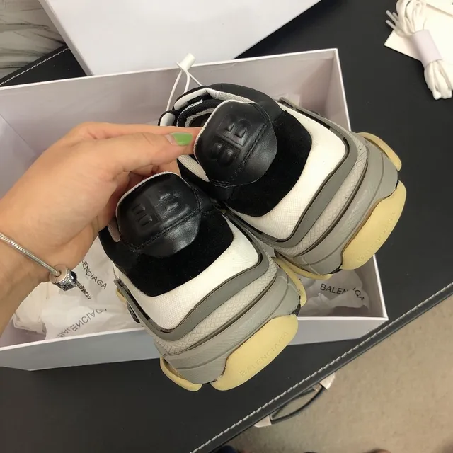 Balenciaga Triple S Black Burgundy Gray حذاء رياضي سميك 4