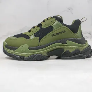 Balenciaga Triple S حذاء رياضي سميك أخضر زيتوني وأسود