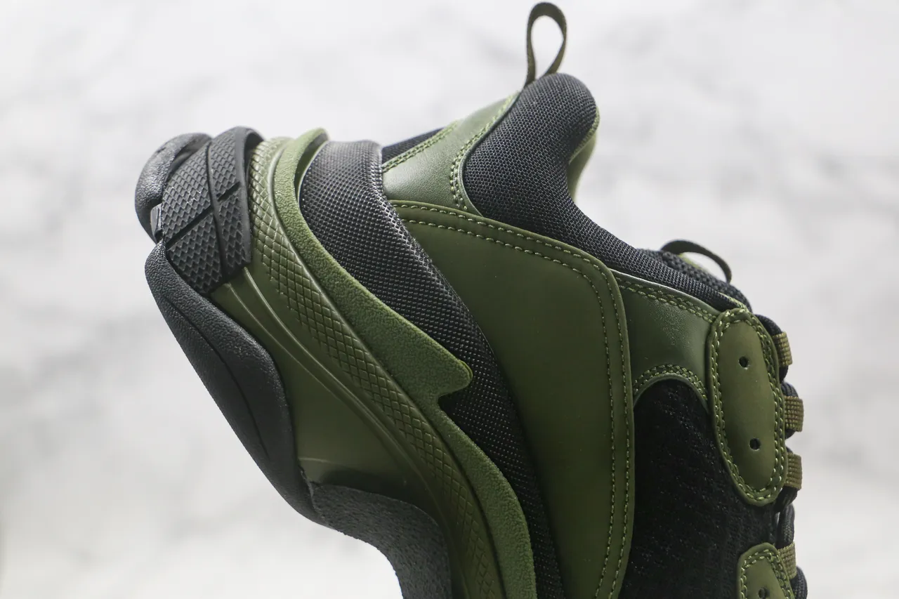 Balenciaga Triple S حذاء رياضي سميك أخضر زيتوني وأسود 6