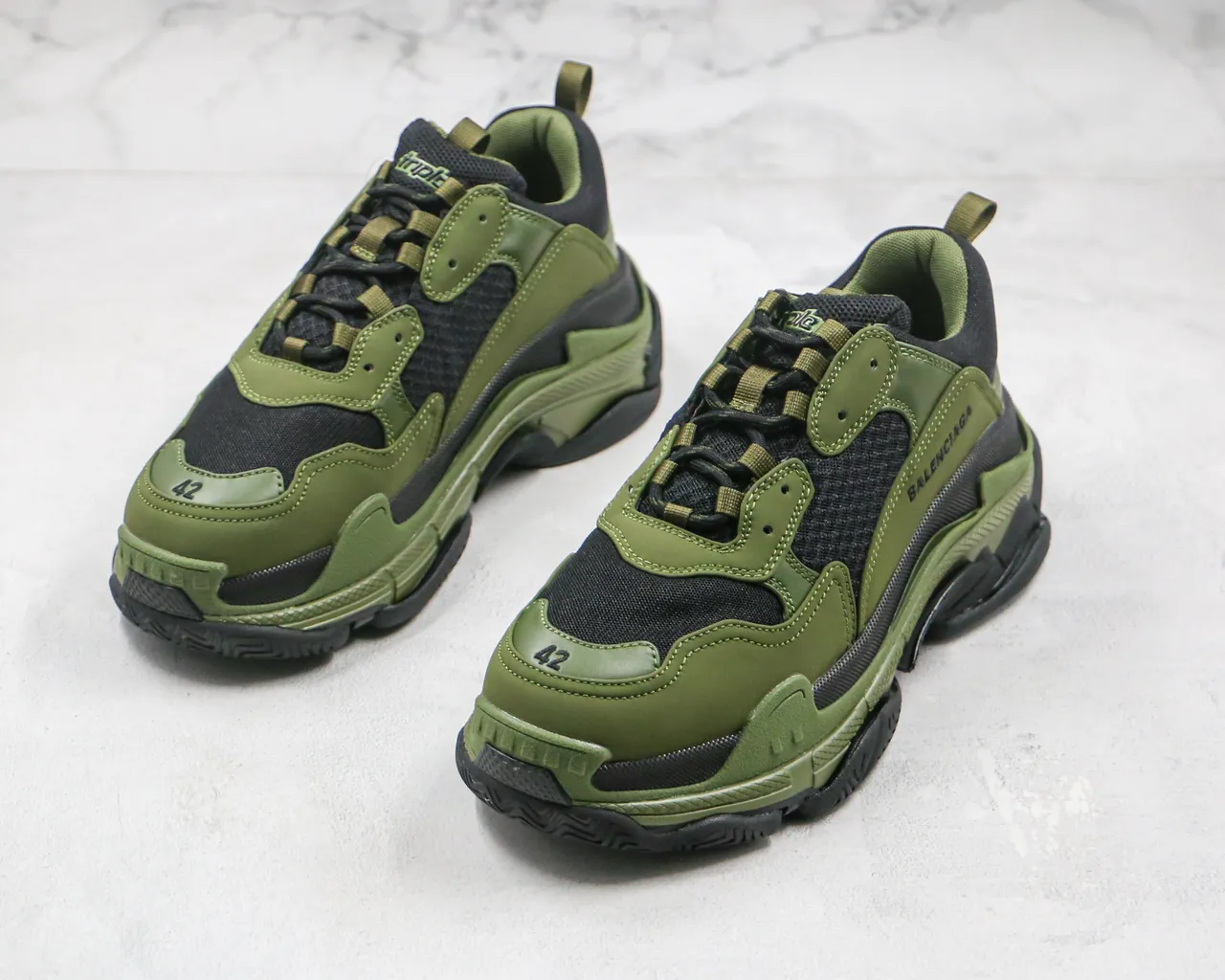 Balenciaga Triple S حذاء رياضي سميك أخضر زيتوني وأسود 7