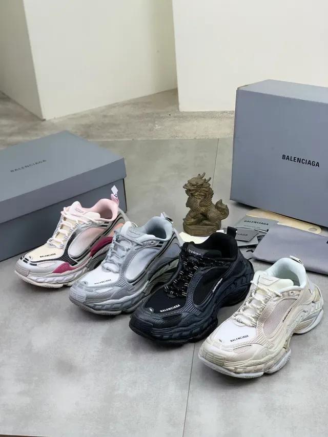 Balenciaga Triple S Runner Chaussures chunky roses et crème 2