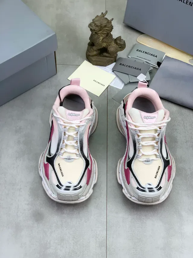 Balenciaga Triple S Runner Chaussures chunky roses et crème 7