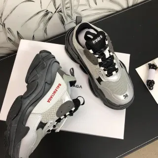 Balenciaga Triple S فضي رمادي أسود حذاء رياضي سميك