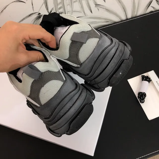 Balenciaga Triple S Prateado Cinza Preto Tênis com sola grossa 3