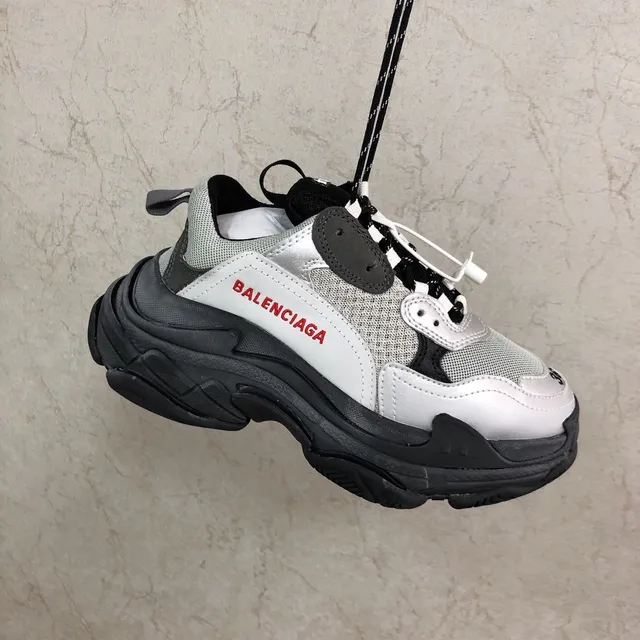 Balenciaga Triple S Prateado Cinza Preto Tênis com sola grossa 4