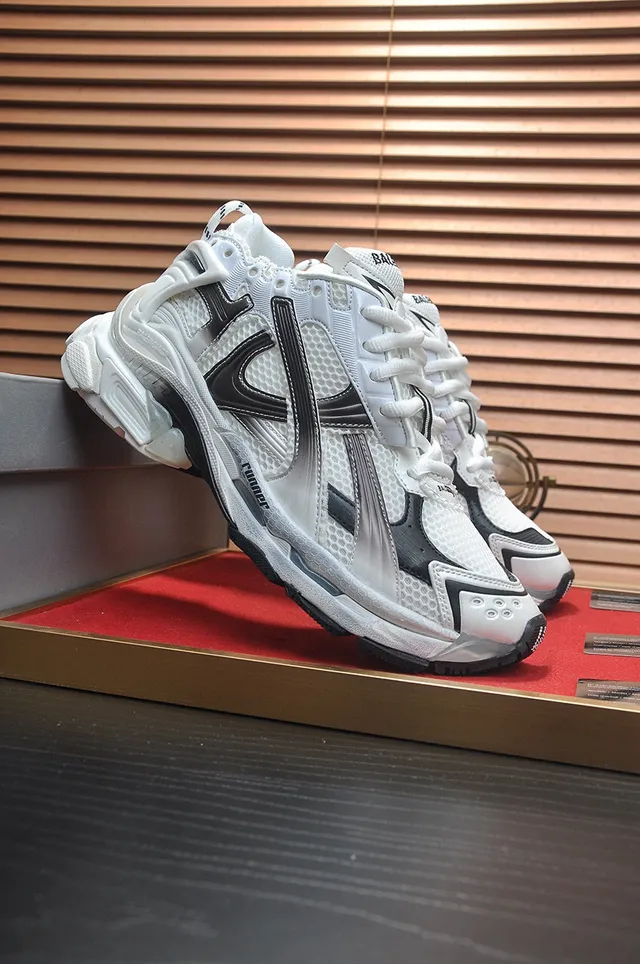 Balenciaga sneakers blanches noires à upper mesh et synthétique oversized sculpted midsole chunky sneakers 2