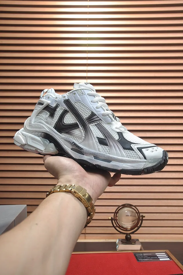Balenciaga sneakers blanches noires à upper mesh et synthétique oversized sculpted midsole chunky sneakers 3