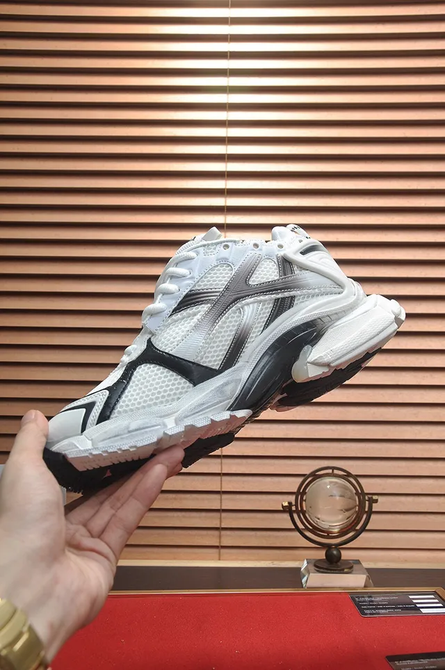 Balenciaga sneakers blanches noires à upper mesh et synthétique oversized sculpted midsole chunky sneakers 5