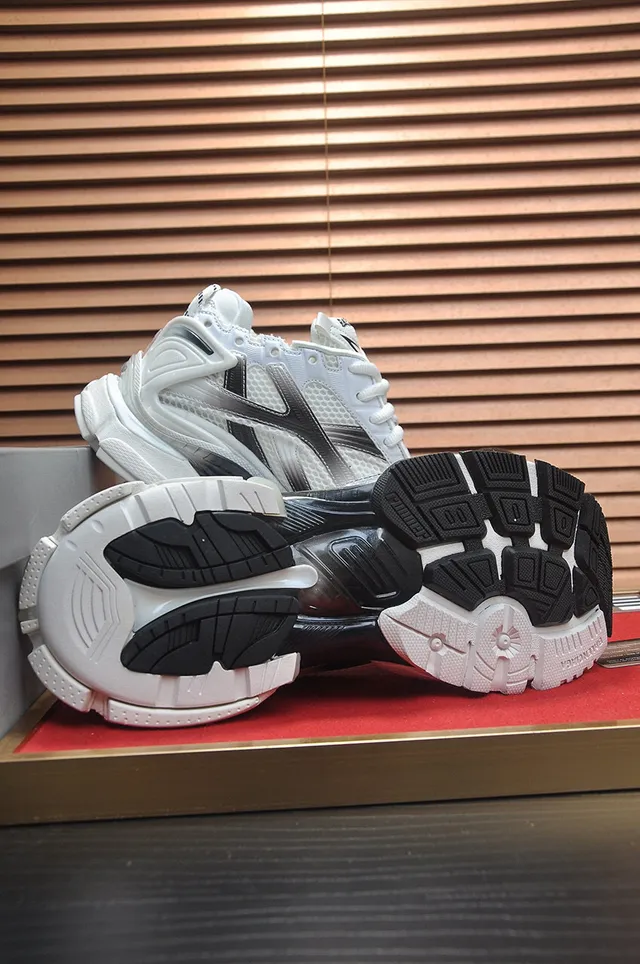 Balenciaga sneakers blanches noires à upper mesh et synthétique oversized sculpted midsole chunky sneakers 7