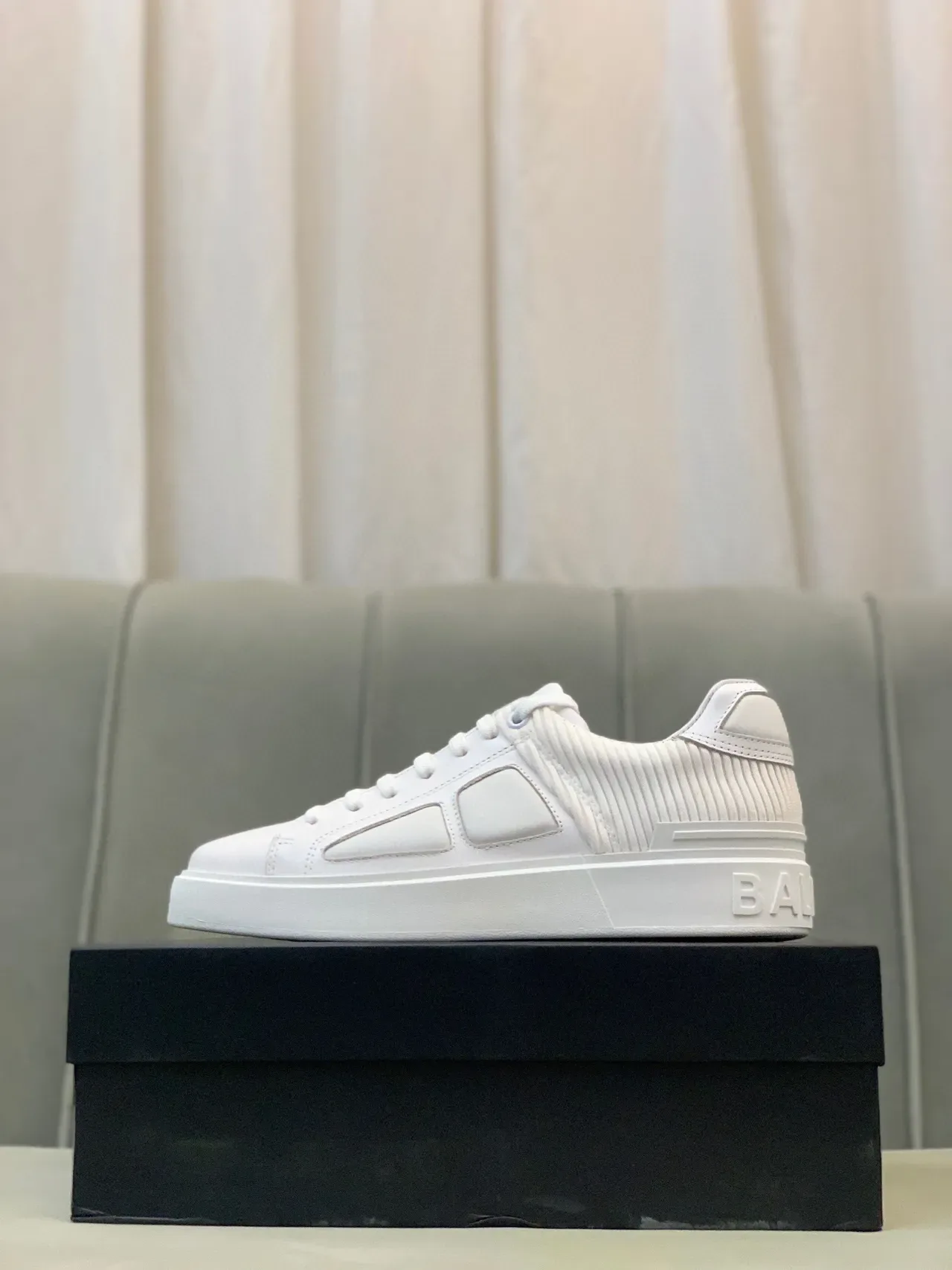 Balmain B-Court Chaussures Lifestyle en Cuir Tout Blanc 4