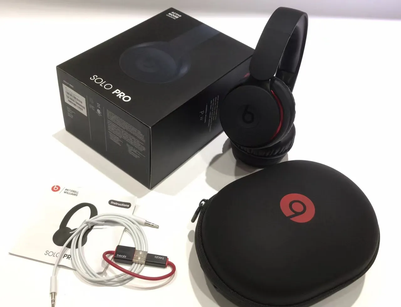 Beats Solo Pro Over-Ear Headphones 7