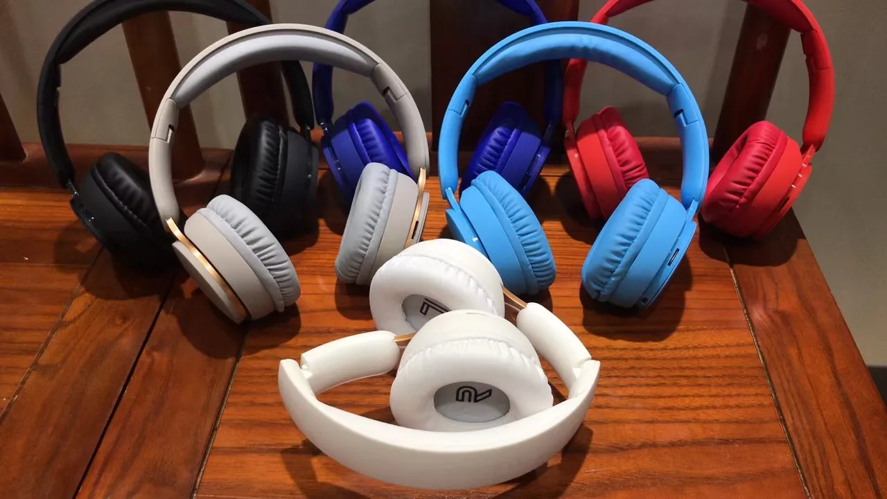 Beats Solo Pro Over-Ear Headphones 11