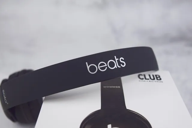 Beats Solo³ ওয়্যারলেস ক্লাব কালেকশন কালো ওভার-ইয়ার হেডফোন 5