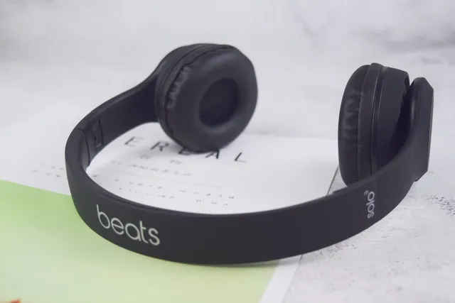 Beats Solo³ ওয়্যারলেস ক্লাব কালেকশন কালো ওভার-ইয়ার হেডফোন 7