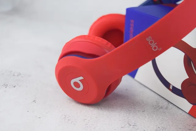 Beats Solo³ Wireless Club Collection Red Over-Ear Headphones 3