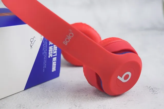 Beats Solo³ Wireless Club Collection Red Over-Ear Headphones 4