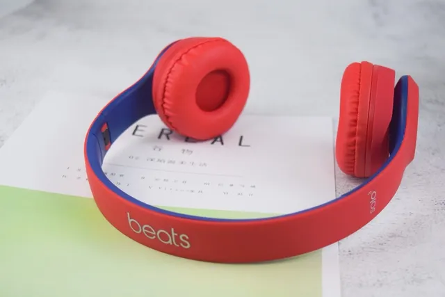 Beats Solo³ Wireless Club Collection Red Over-Ear Headphones 7