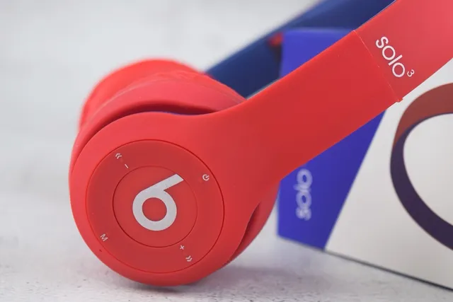 Beats Solo³ Wireless Club Collection Red Over-Ear Headphones 8
