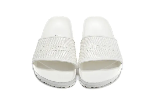 Birkenstock Arizona Sandales blanches monochromes à bride texturée 2