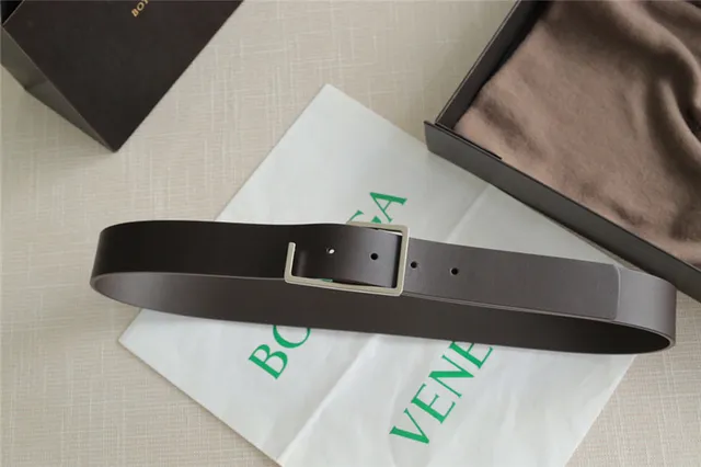 Bottega Veneta Andiamo Ceinture en cuir noir 4