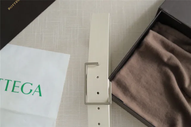 Bottega Veneta Andiamo Ceinture en cuir noir 12