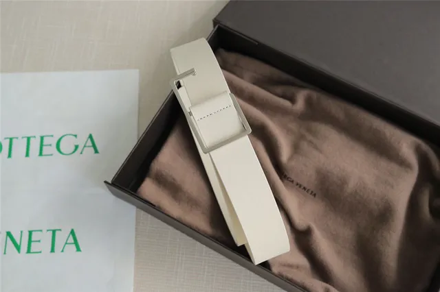 Bottega Veneta Andiamo Ceinture en cuir noir 16