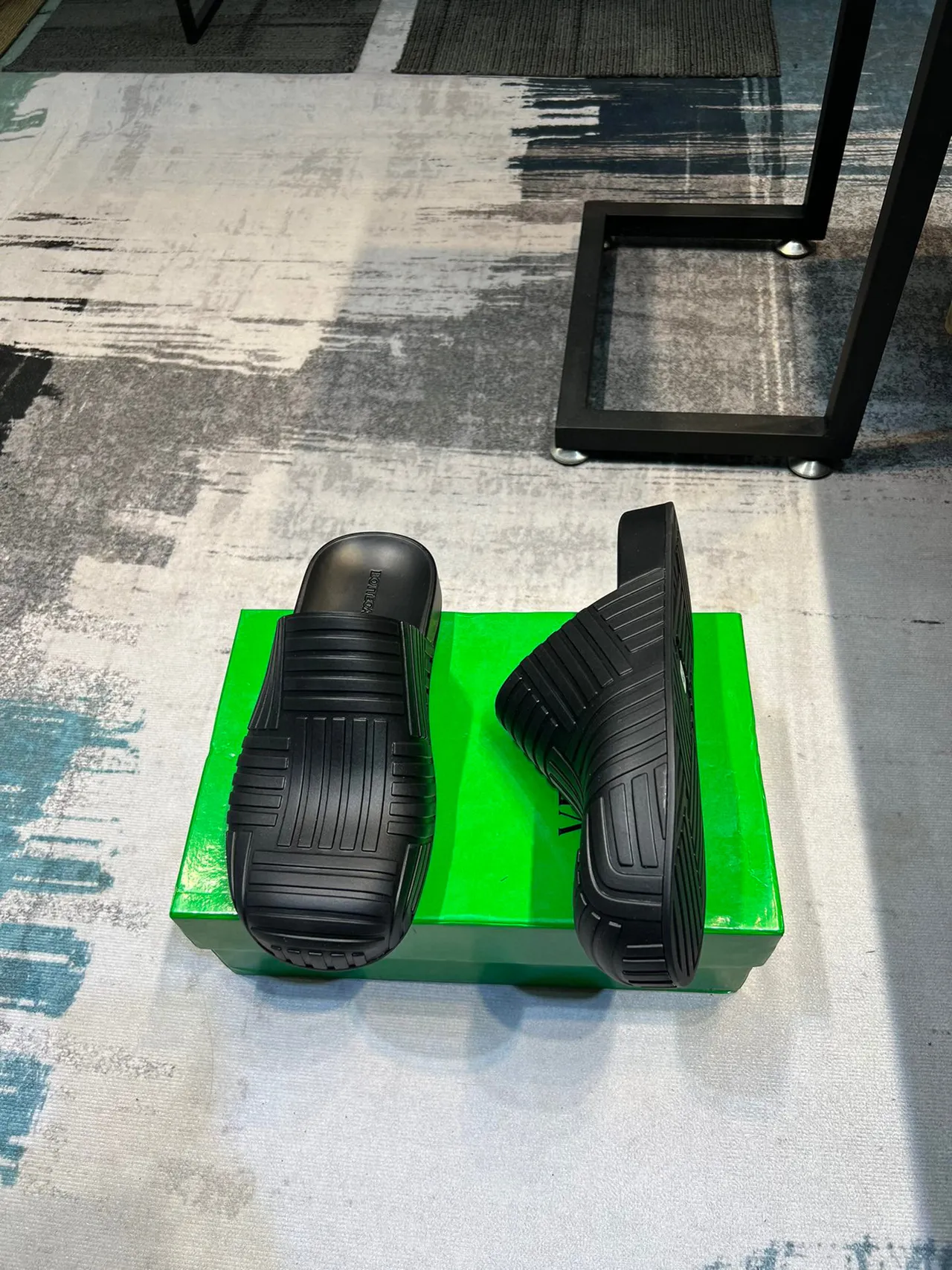 Bottega Veneta Andiamo Noir côtelé caoutchouc pantoufle 4