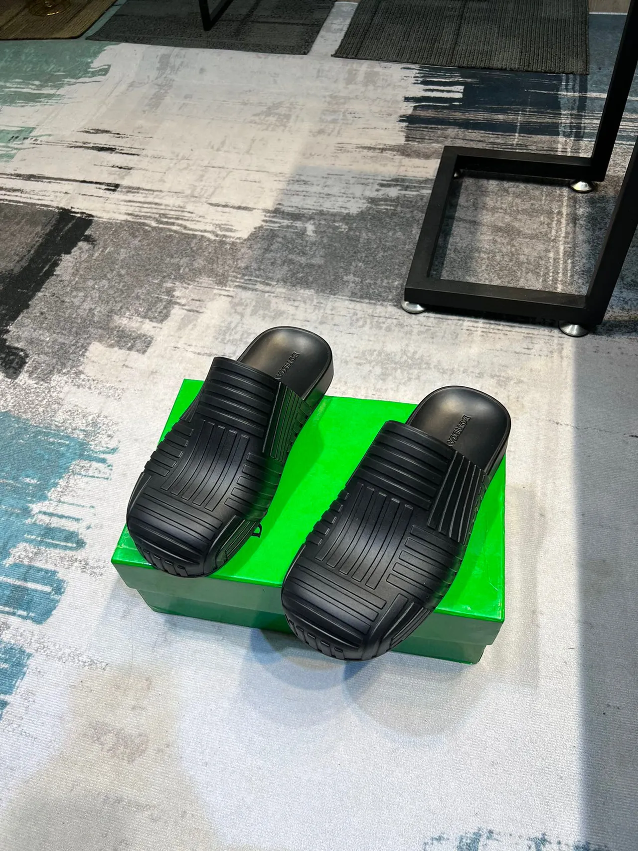 Bottega Veneta Andiamo Noir côtelé caoutchouc pantoufle 5