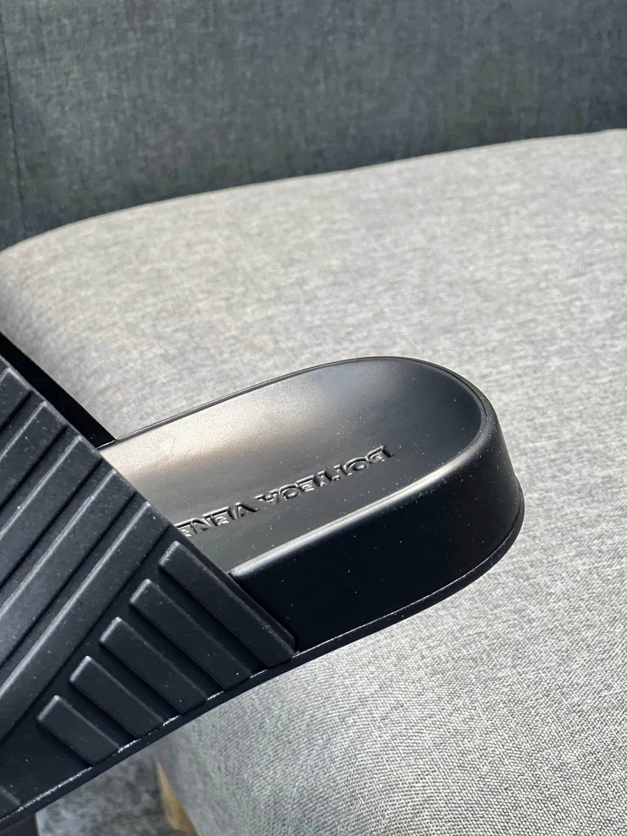 Bottega Veneta Andiamo Noir côtelé caoutchouc pantoufle 8