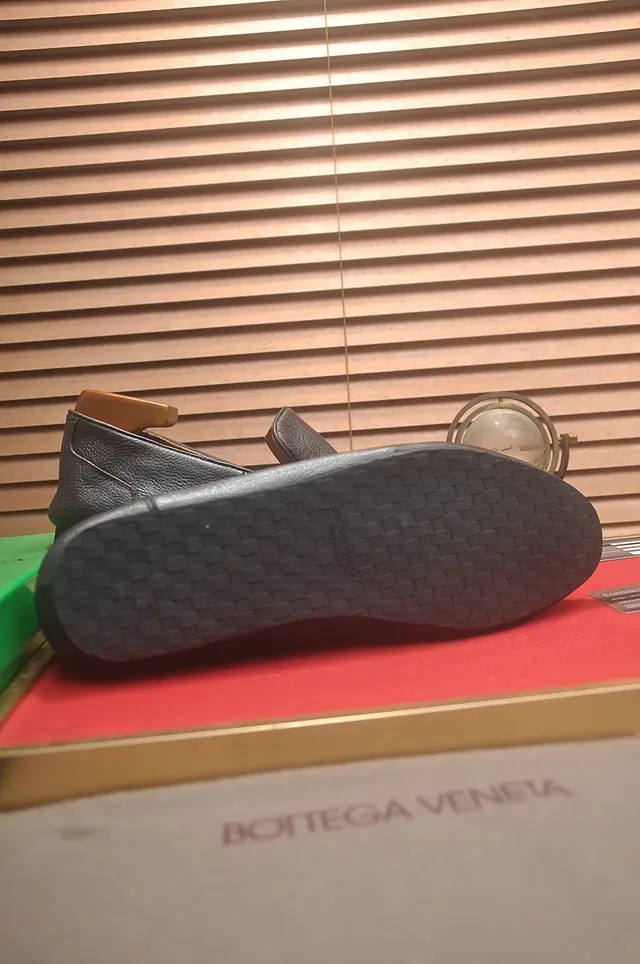 Bottega Veneta Marrom Bege Couro Granulado Loafer Mocassim Costurado no Dedo 3