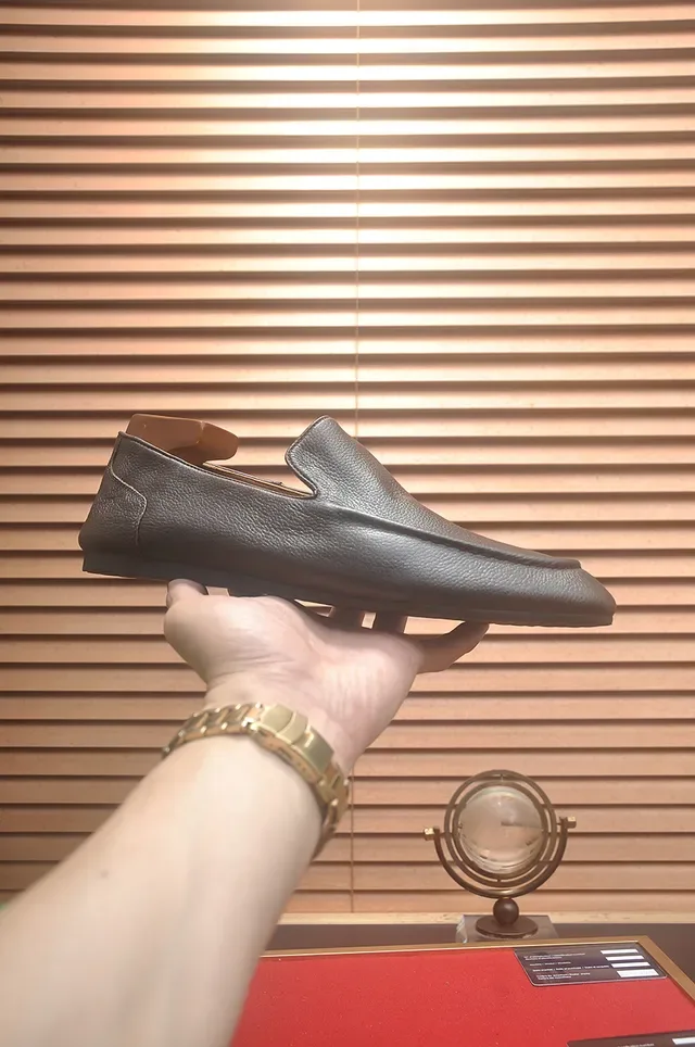 Bottega Veneta Marrom Bege Couro Granulado Loafer Mocassim Costurado no Dedo 4