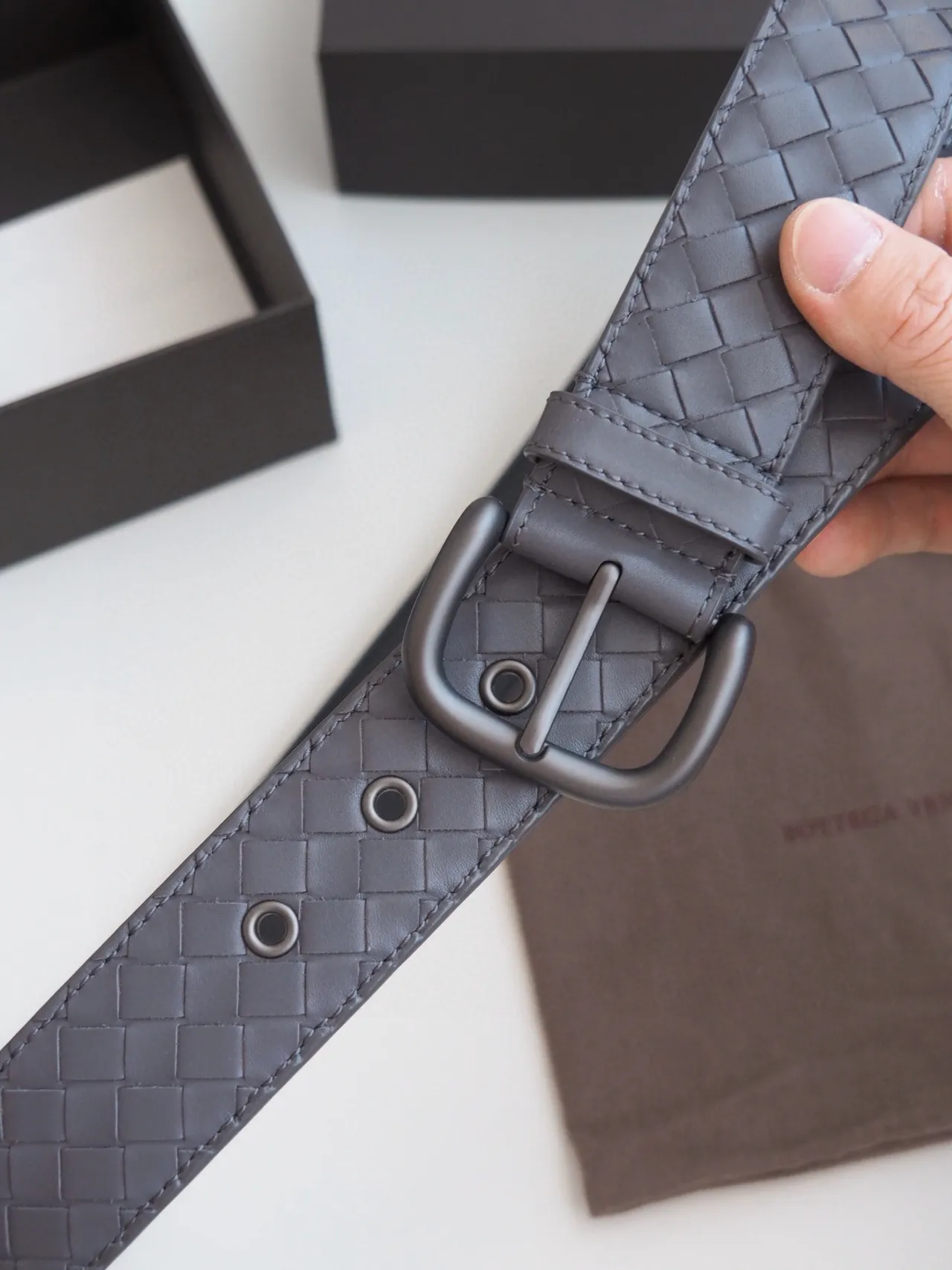 Bottega Veneta Intrecciato Ceinture en cuir gris tressée 2