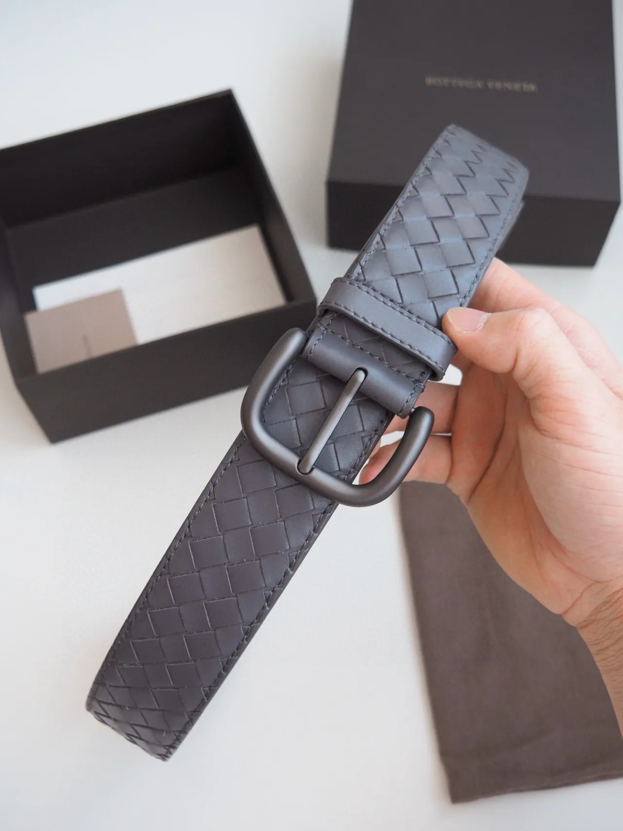 Bottega Veneta Intrecciato Ceinture en cuir gris tressée 8