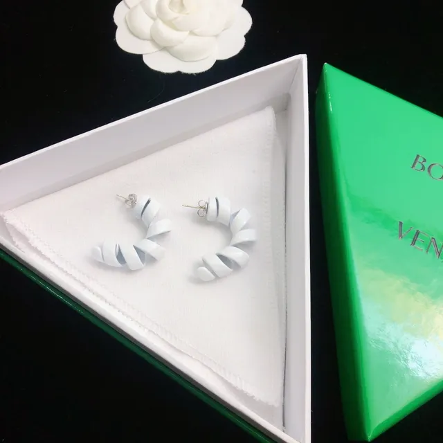 Bottega Veneta Spiral-Twist pendientes de tachuela blancos 8