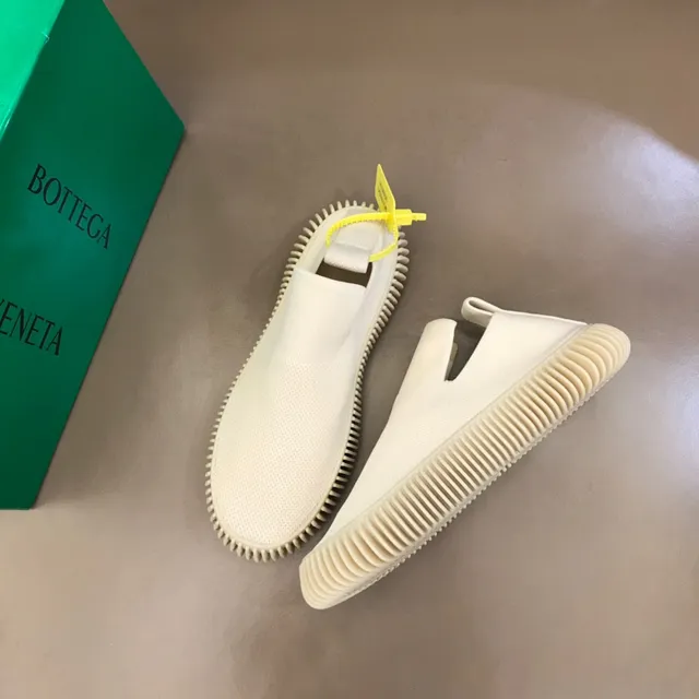 Bottega Veneta Tênis Brancos com Upper de Tricô Borda da Sola Serrilhada 9