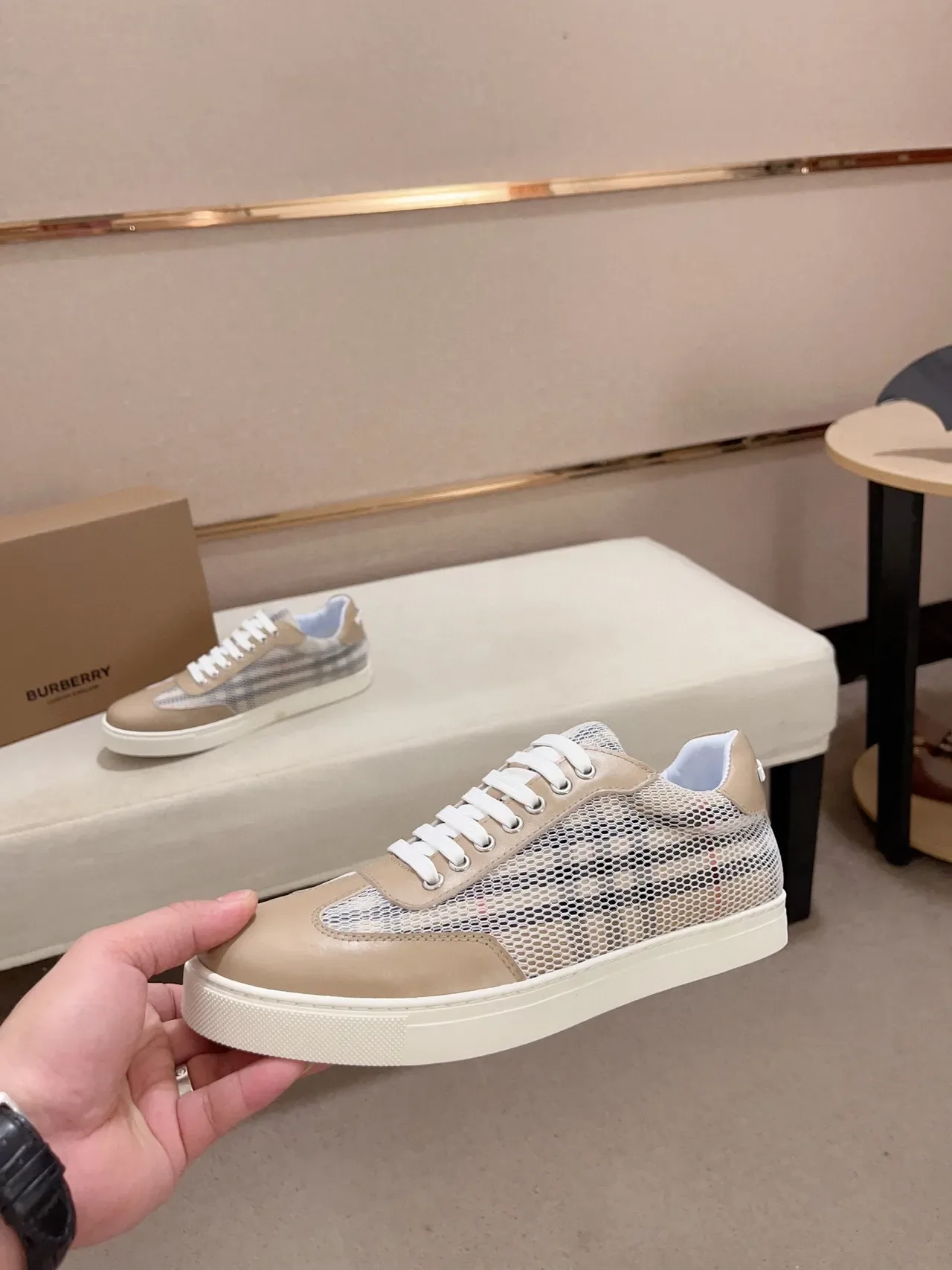 Burberry Beige Blanc Maille Perforée Supérieure Cuir Superposés Sneakers Lifestyle 3
