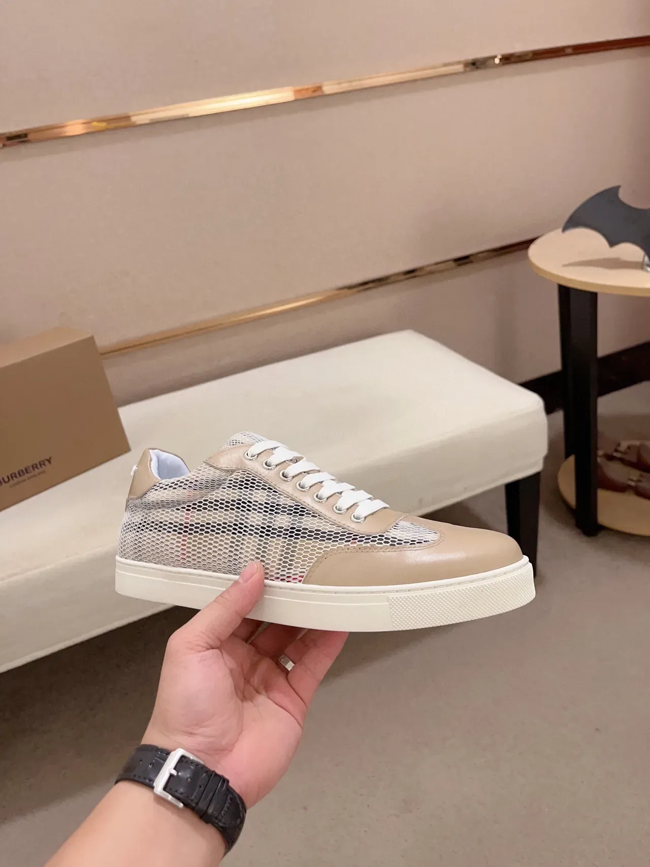 Burberry Beige Blanc Maille Perforée Supérieure Cuir Superposés Sneakers Lifestyle 4