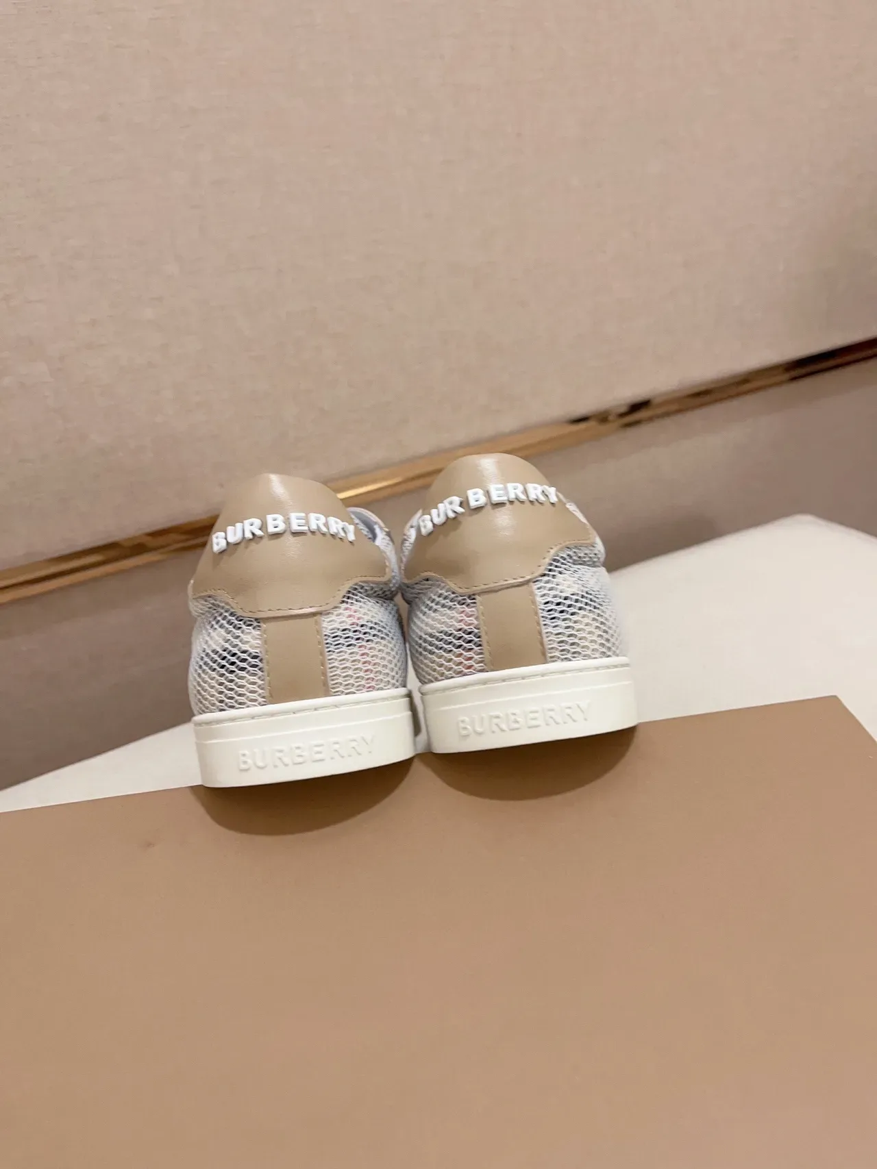 Burberry Beige Blanc Maille Perforée Supérieure Cuir Superposés Sneakers Lifestyle 8