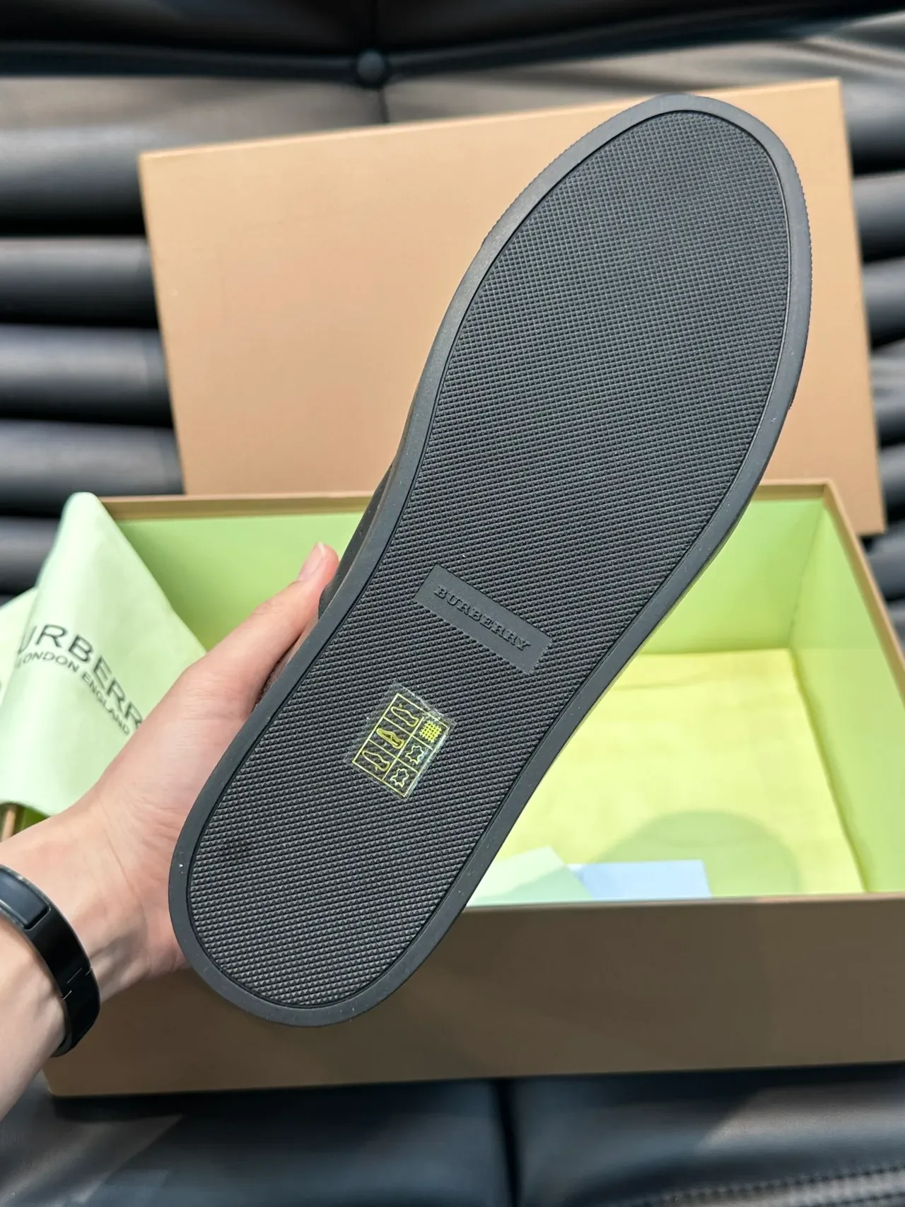 Burberry 格纹拼皮低帮休闲运动鞋 2