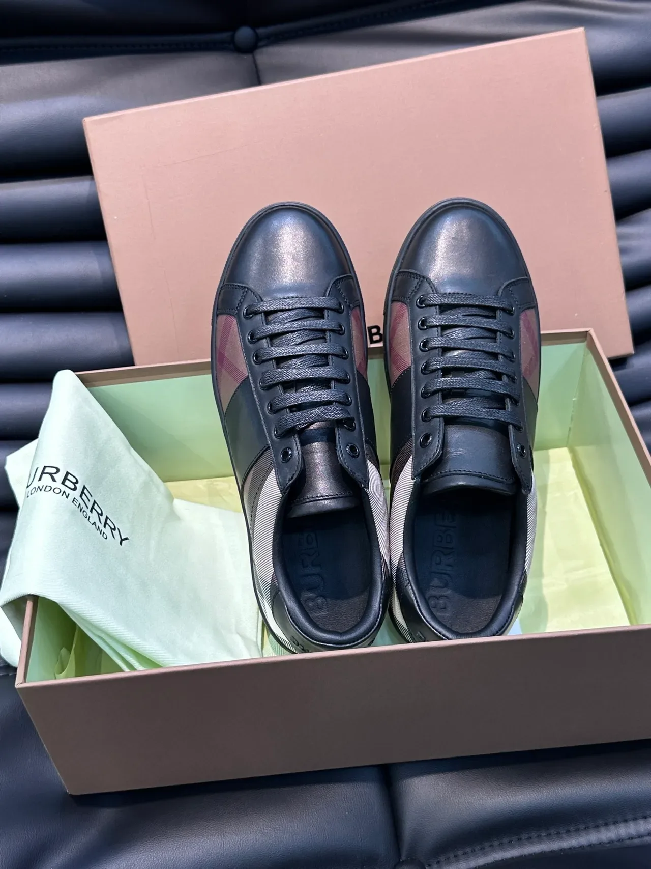 Burberry 格纹拼皮低帮休闲运动鞋 3