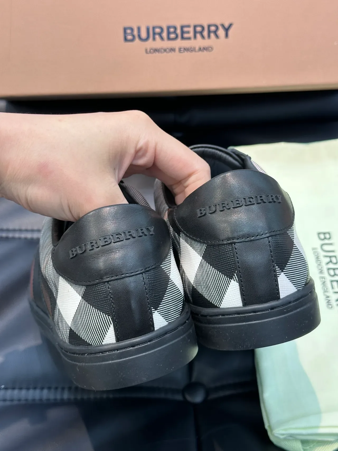 Burberry 格纹拼皮低帮休闲运动鞋 4