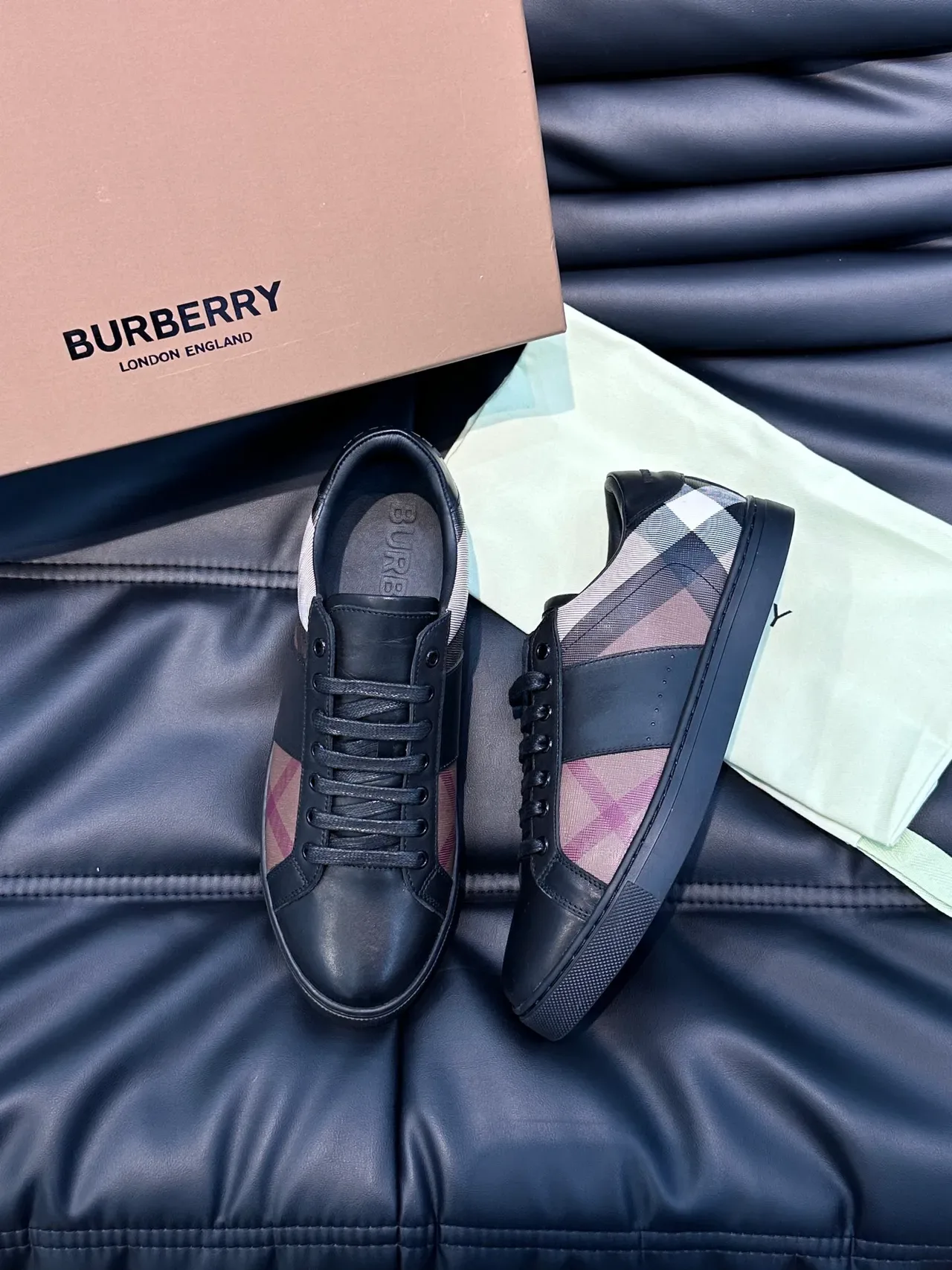 Burberry 格纹拼皮低帮休闲运动鞋 5
