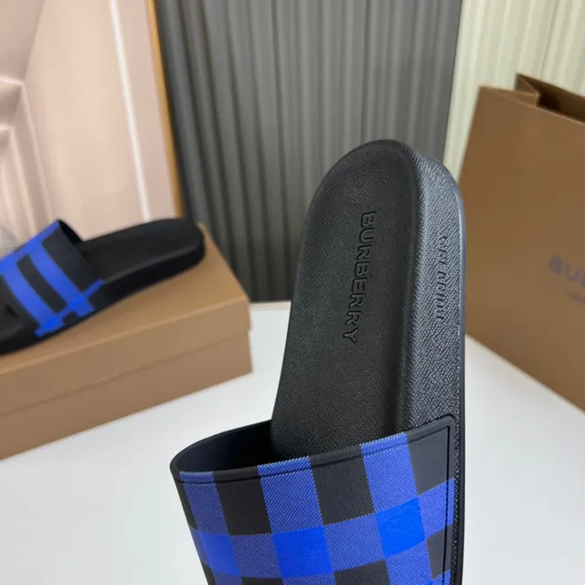 Burberry গিংহাম চেক স্লাইড স্লিপার 8