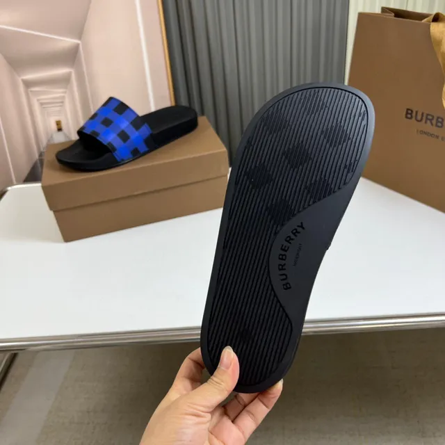 Burberry গিংহাম চেক স্লাইড স্লিপার 9