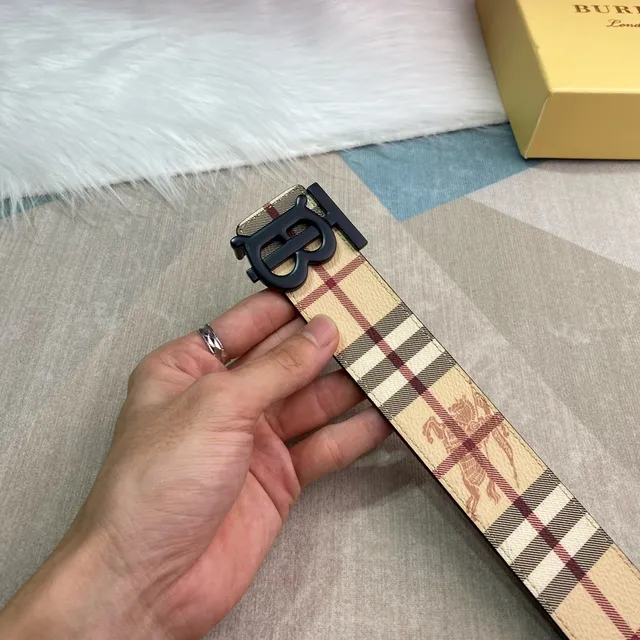 Burberry Knight Ceinture en cuir beige rouge noir à carreaux 2