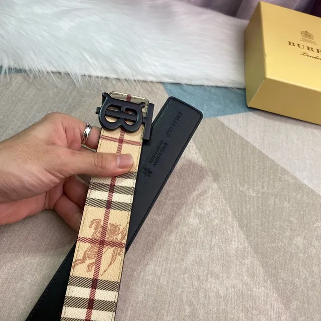 Burberry Knight Ceinture en cuir beige rouge noir à carreaux 7