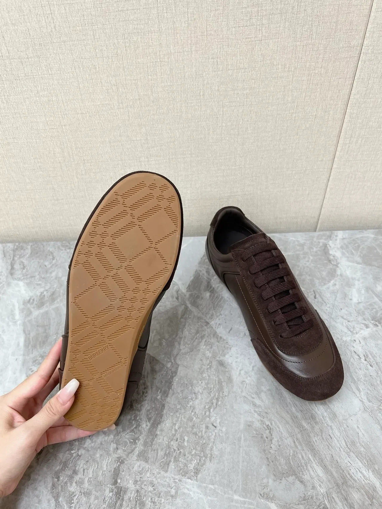 Burberry Knight Sneakers Lifestyle Marron en Daim et Cuir 2